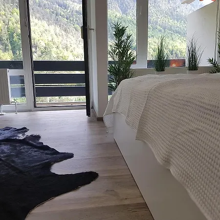 Jutta Deluxe